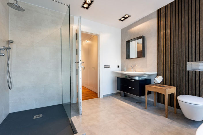 Image No.18-4 Bed House for sale