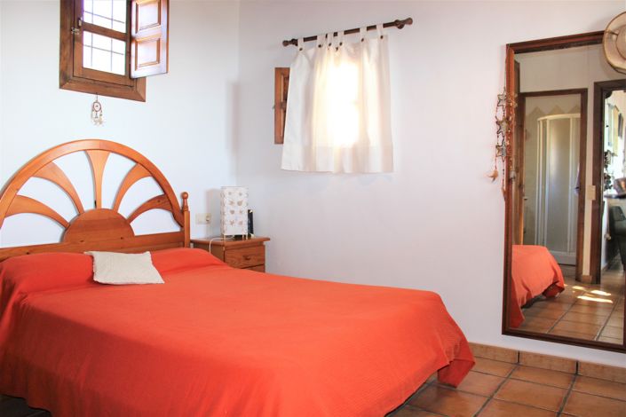 Image No.13-3 Bed House for sale