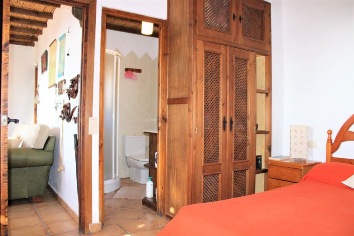 Image No.14-3 Bed House for sale