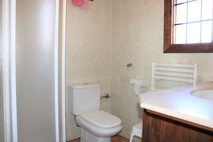 Image No.15-3 Bed House for sale