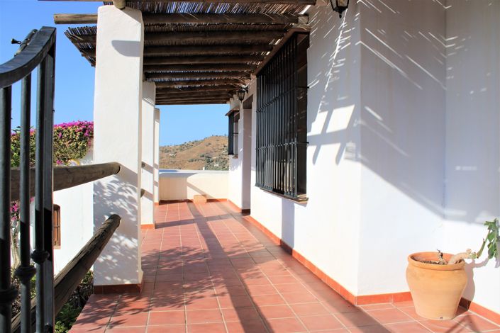 Image No.8-3 Bed House for sale