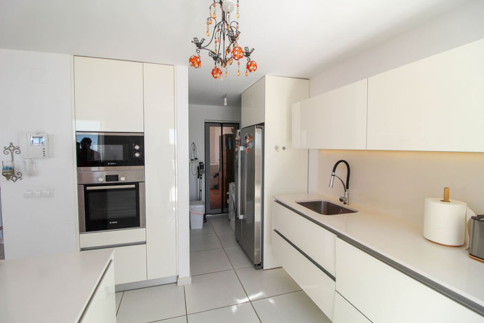 Image No.16-4 Bed House for sale