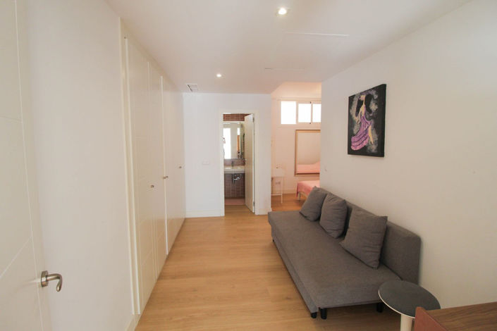 Image No.24-4 Bed House for sale