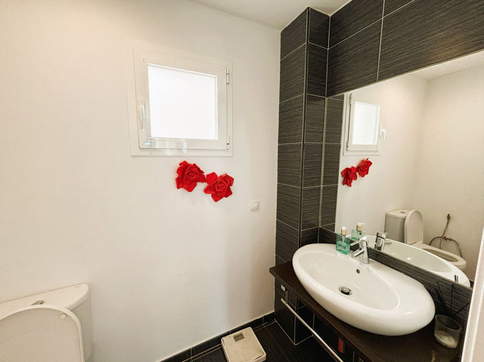 Image No.28-4 Bed House for sale