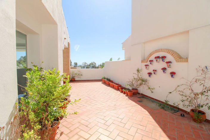 Image No.30-4 Bed House for sale