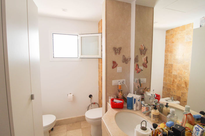 Image No.35-4 Bed House for sale