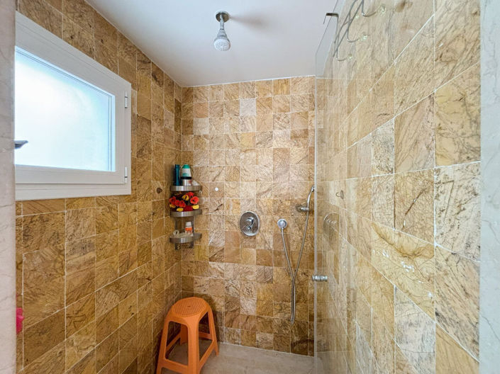 Image No.37-4 Bed House for sale