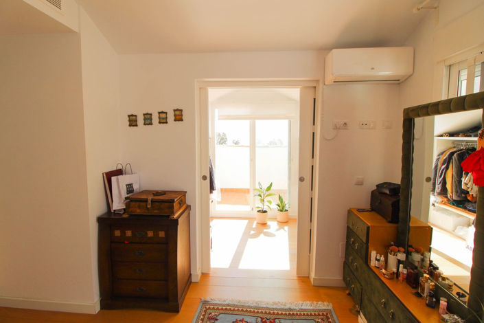 Image No.40-4 Bed House for sale