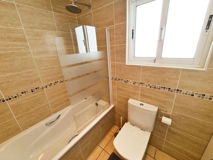 Image No.17-5 Bed House for sale