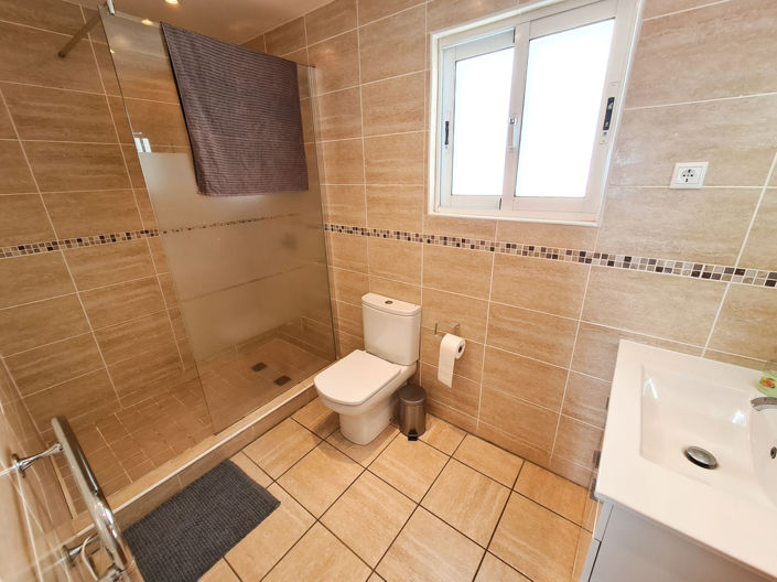 Image No.19-5 Bed House for sale