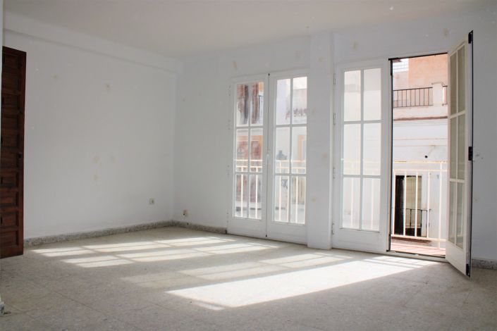 Image No.12-4 Bed House for sale