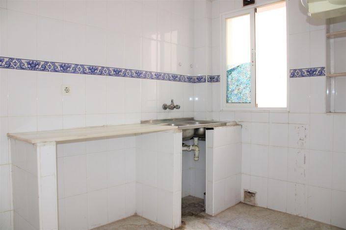 Image No.14-4 Bed House for sale