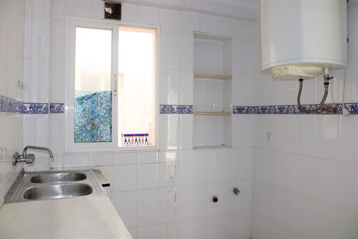 Image No.15-4 Bed House for sale