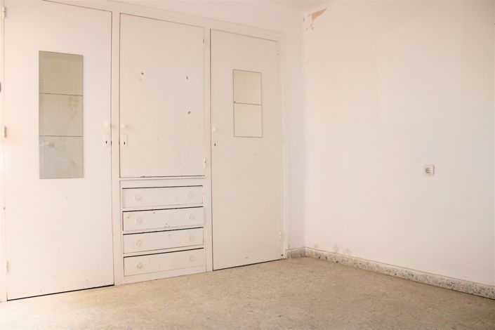 Image No.19-4 Bed House for sale