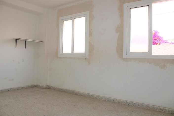 Image No.23-4 Bed House for sale