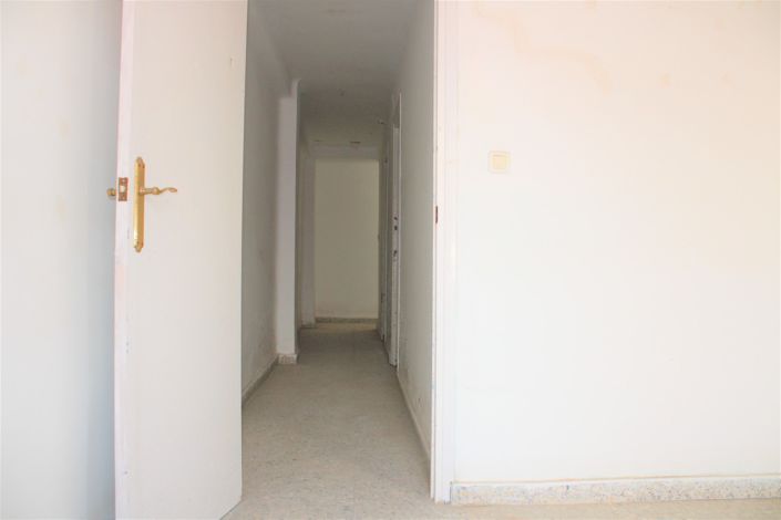 Image No.25-4 Bed House for sale