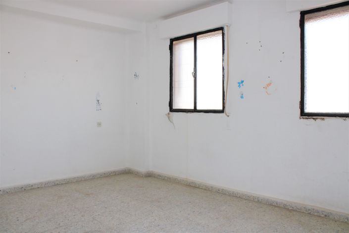 Image No.34-4 Bed House for sale