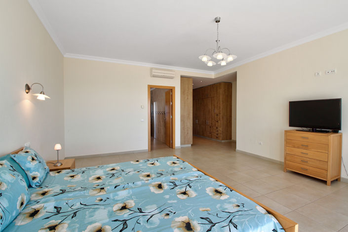 Image No.11-5 Bed House for sale