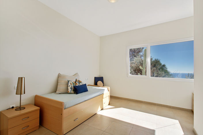 Image No.17-5 Bed House for sale