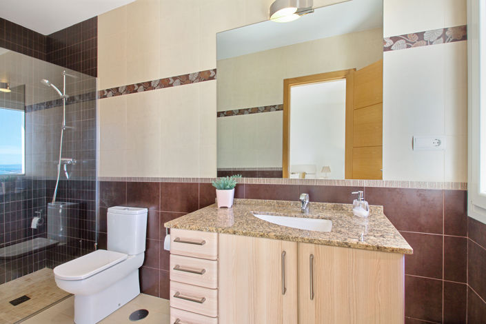 Image No.21-5 Bed House for sale