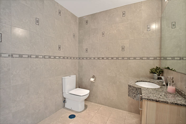 Image No.22-5 Bed House for sale