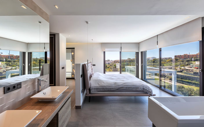 Image No.12-6 Bed House for sale