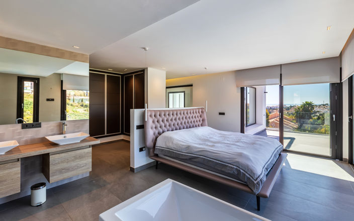 Image No.13-6 Bed House for sale