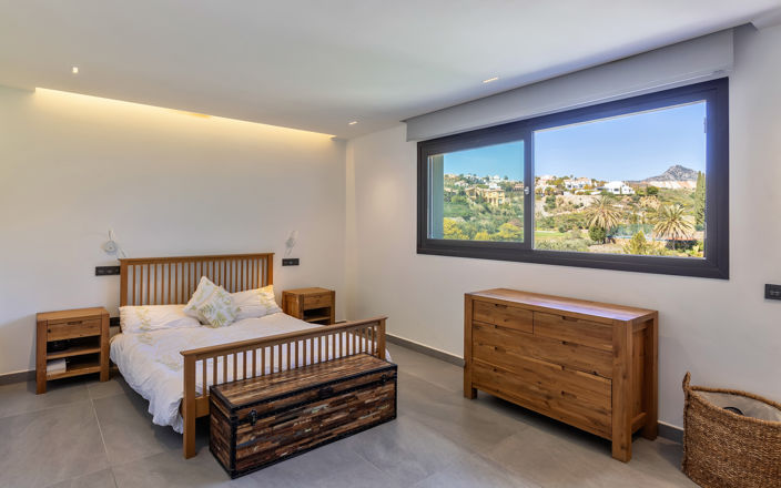 Image No.15-6 Bed House for sale