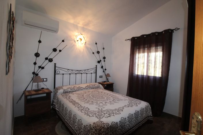 Image No.11-2 Bed House for sale