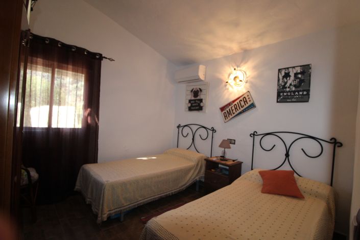 Image No.8-2 Bed House for sale