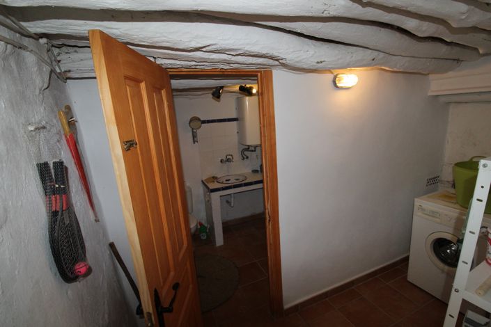 Image No.18-3 Bed House for sale