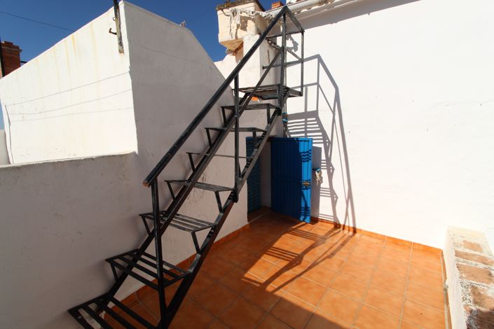 Image No.2-3 Bed House for sale