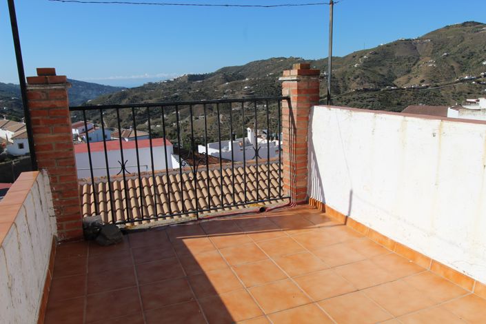 Image No.20-3 Bed House for sale