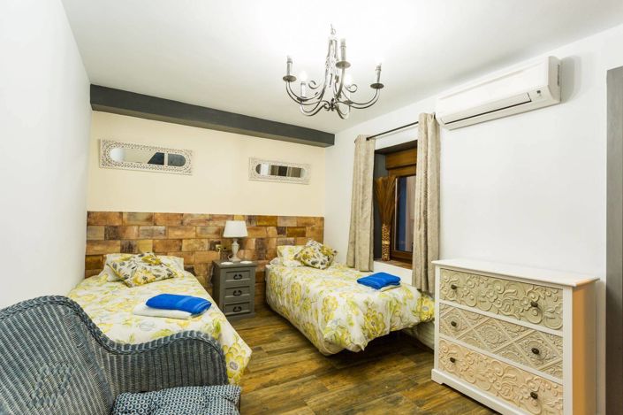 Image No.15-8 Bed House for sale