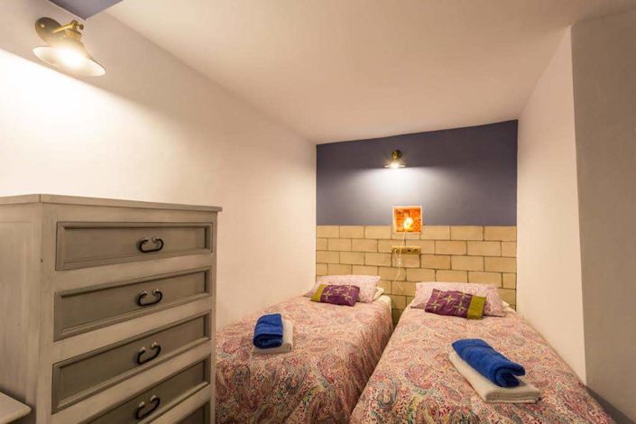 Image No.19-8 Bed House for sale