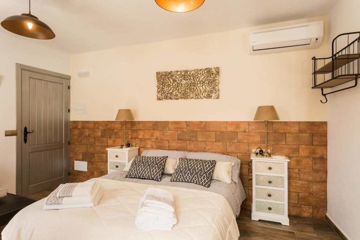 Image No.21-8 Bed House for sale