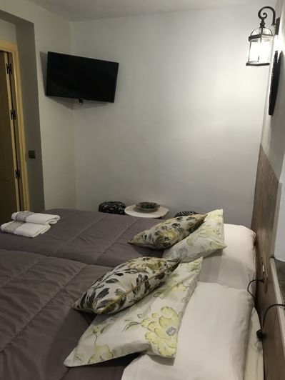 Image No.33-8 Bed House for sale