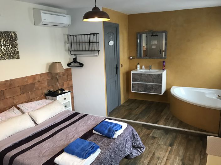 Image No.44-8 Bed House for sale