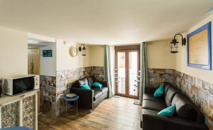 Image No.6-8 Bed House for sale