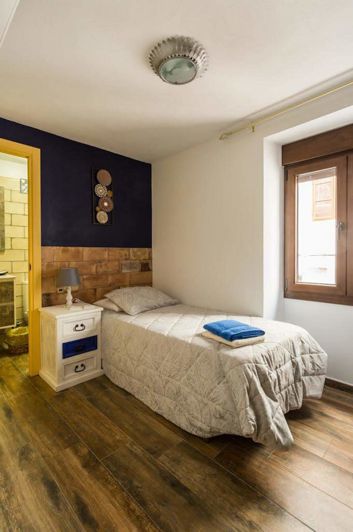 Image No.9-8 Bed House for sale