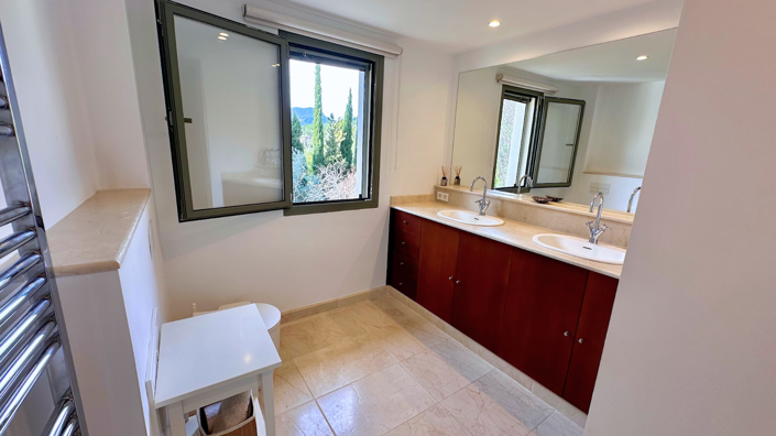 Image No.12-5 Bed Villa for sale