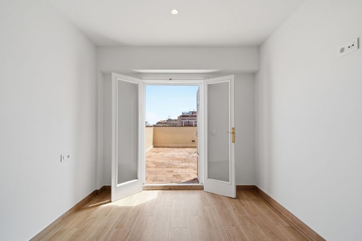 Image No.14-4 Bed Penthouse for sale