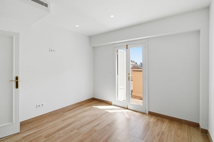Image No.17-4 Bed Penthouse for sale