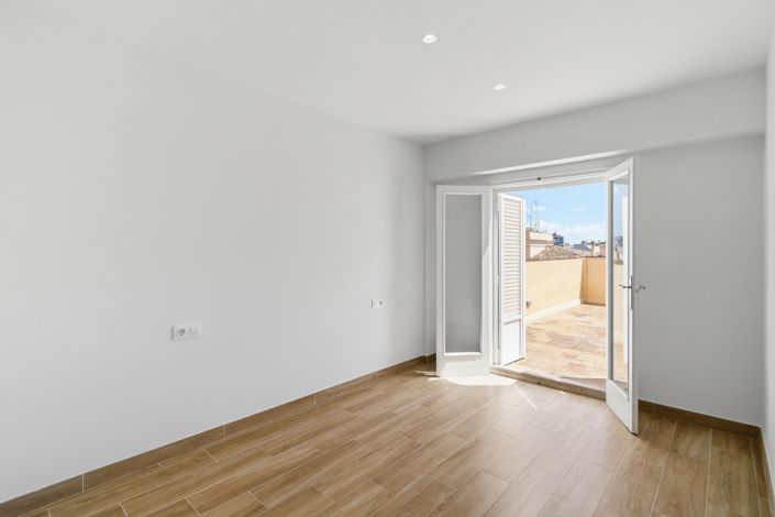 Image No.22-4 Bed Penthouse for sale