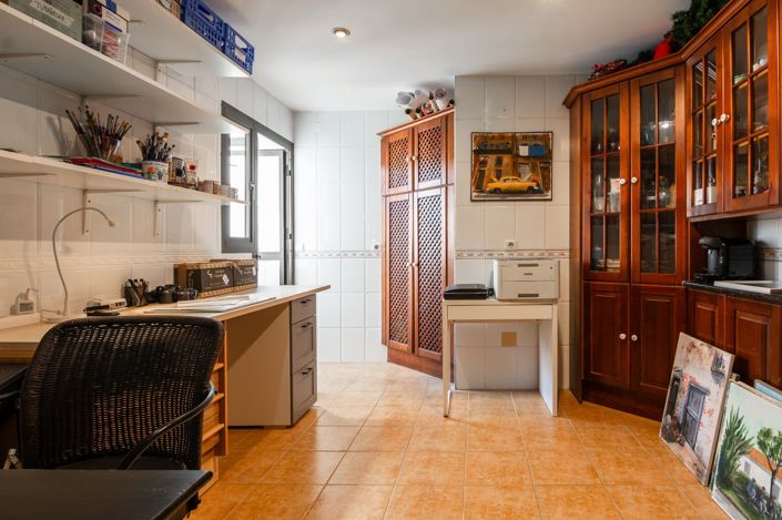 Image No.14-3 Bed Apartment for sale