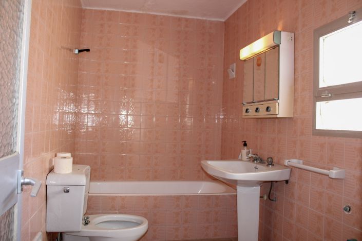 Image No.17-4 Bed Townhouse for sale