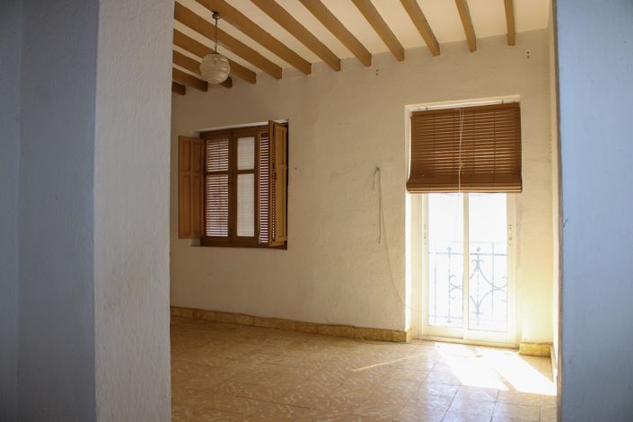 Image No.18-4 Bed Townhouse for sale