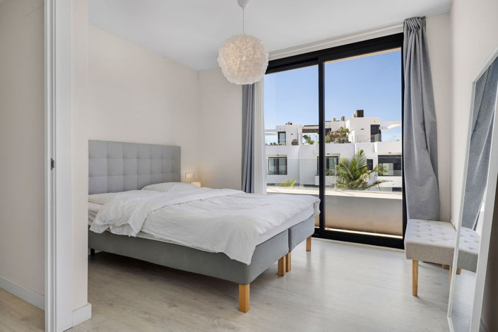 Image No.17-3 Bed Property for sale