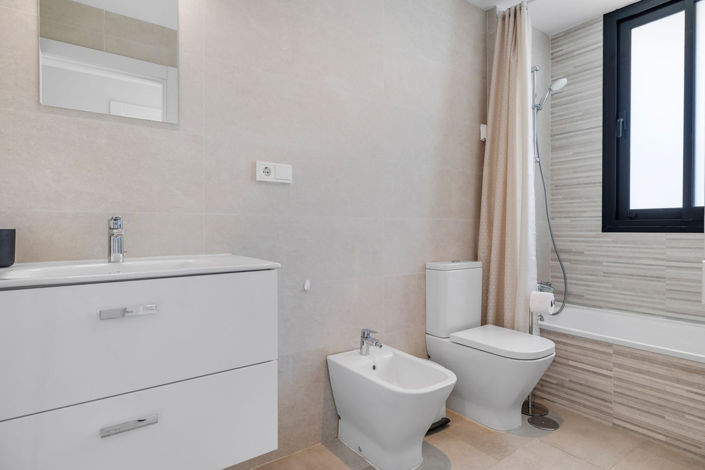 Image No.19-3 Bed Property for sale
