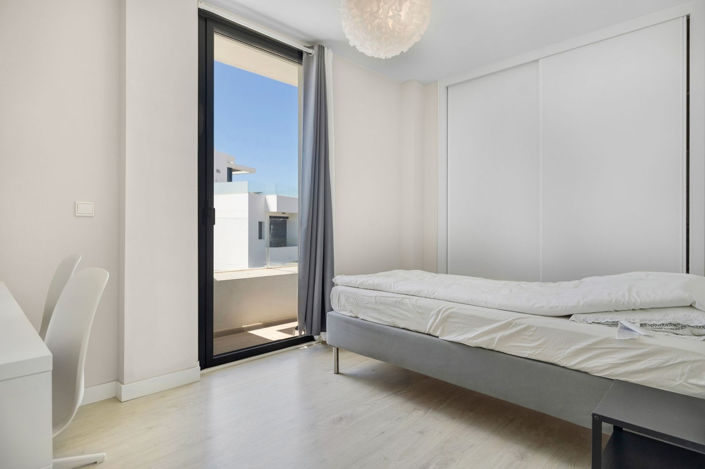 Image No.20-3 Bed Property for sale